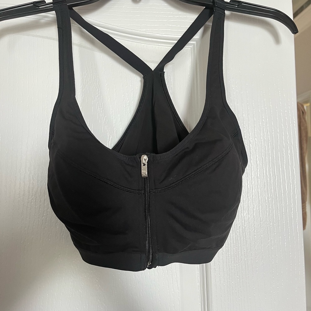 VSX sports bra with built in cups w underwire. 36/c